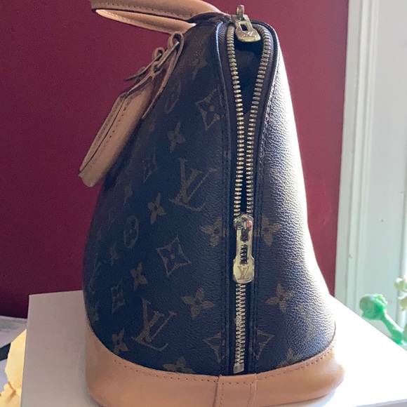 Authentic Louis Vuitton Alma - Picture 2 of 7